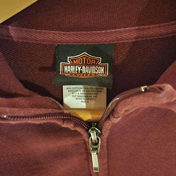 🦅 Harley-Davidson Maroon Scroll Wing Zip Hoodie S Sioux Falls 🦅 - Picture 6 of 6